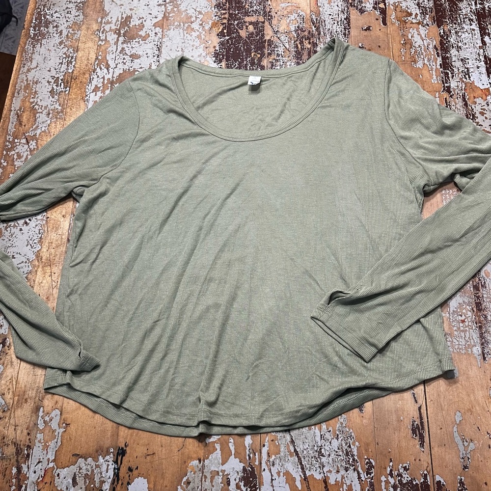 NWOT 3X Women's Sage Green Long Sleeve Top- perfect for layering!